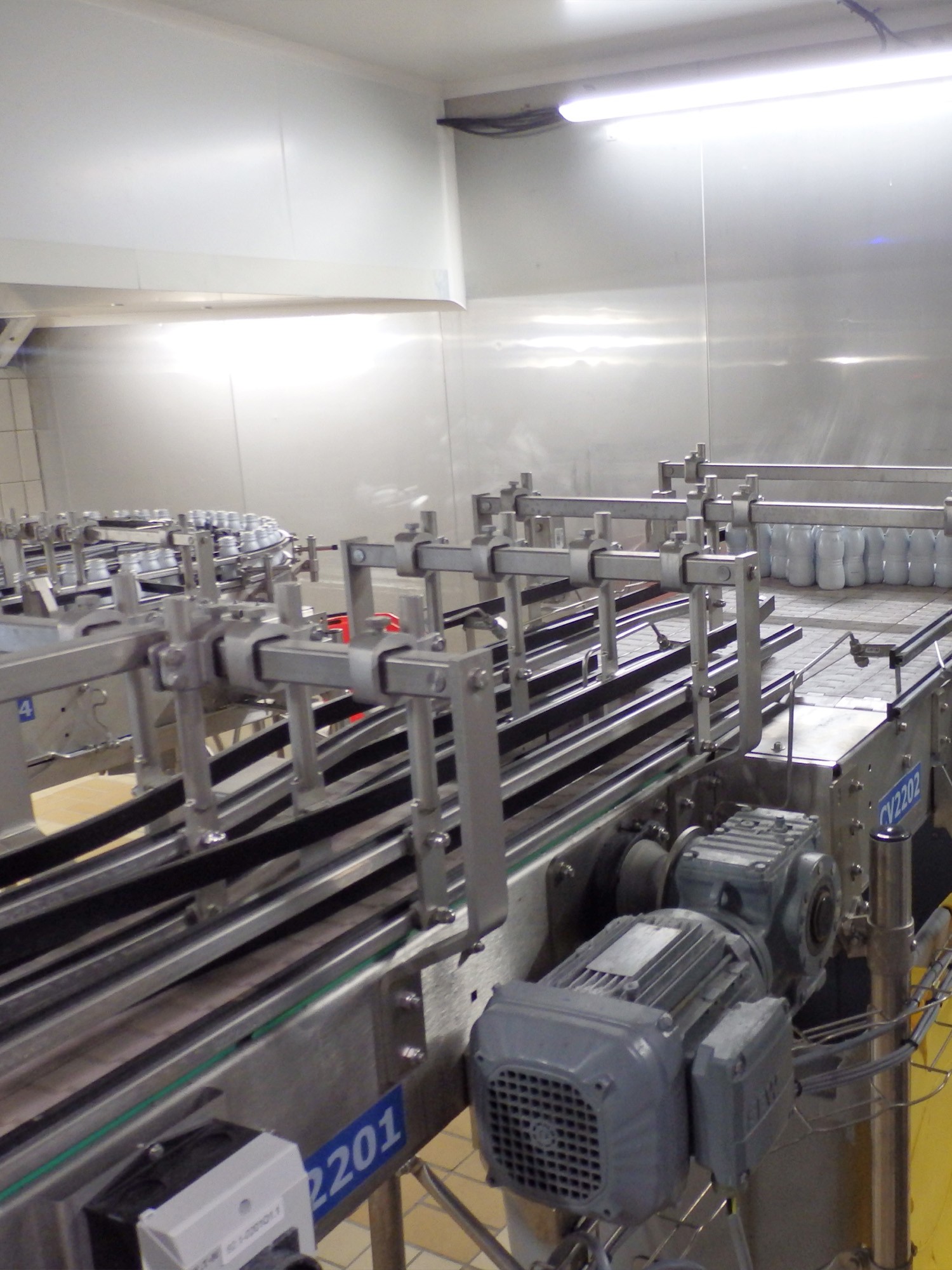 Transporte de productos MG Tech - Transferencia de botellas de leche de plástico