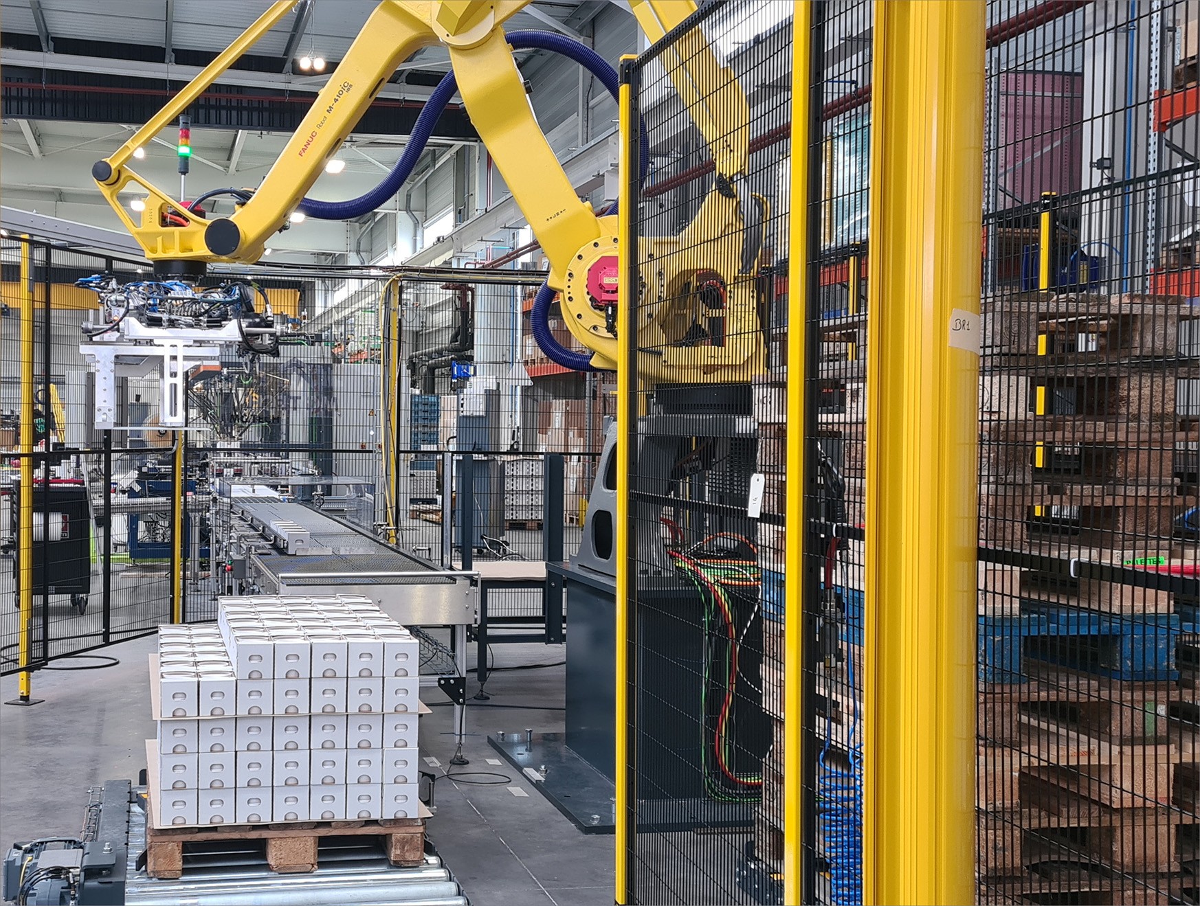 PALETTISEUR MG TECH POUR L'INDUSTRIE DES PRODUITS LAITIERS