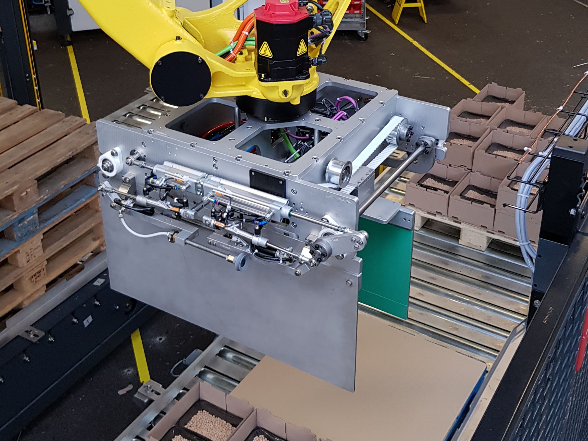 MG Tech PL-R100 robotic palletizer